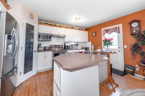 26 Citadel Crest Link Nw, Calgary, AB - Indoor Photo Showing Kitchen