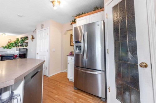26 Citadel Crest Link Nw, Calgary, AB - Indoor Photo Showing Kitchen