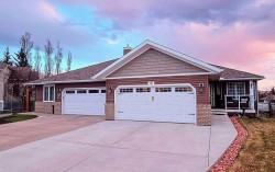 121 Sandstone Court  Okotoks, AB T1S 1R2