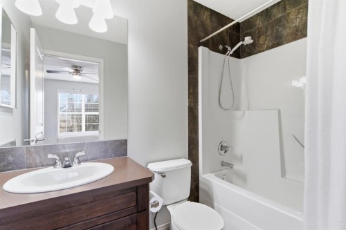 96 Auburn Bay Boulevard Se, Calgary, AB - Indoor Photo Showing Bathroom