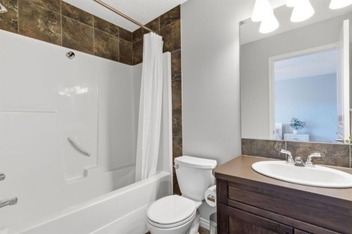 96 Auburn Bay Boulevard Se, Calgary, AB - Indoor Photo Showing Bathroom