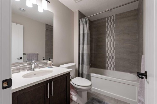 80 Mahogany Gardens Se, Calgary, AB - Indoor Photo Showing Bathroom