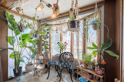 3124 14 Street Nw, Calgary, AB - Indoor Photo Showing Other Room