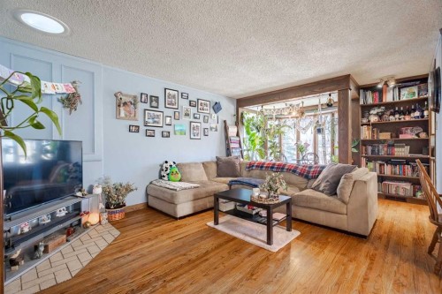 3124 14 Street Nw, Calgary, AB - Indoor Photo Showing Living Room