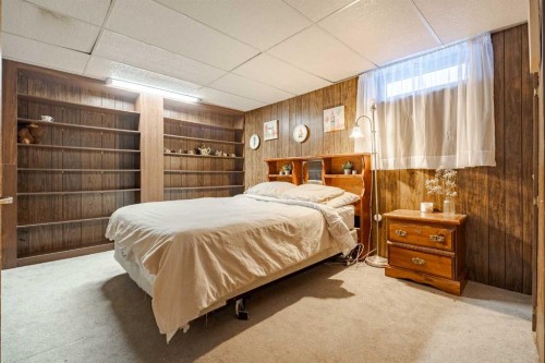 3124 14 Street Nw, Calgary, AB - Indoor Photo Showing Bedroom