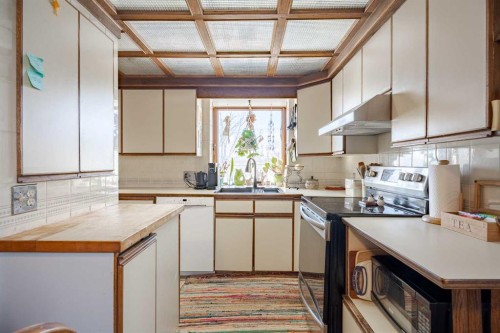 3124 14 Street Nw, Calgary, AB - Indoor Photo Showing Kitchen