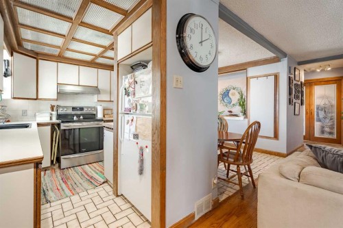 3124 14 Street Nw, Calgary, AB - Indoor Photo Showing Kitchen