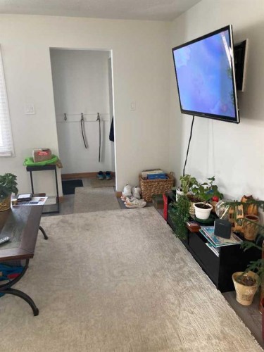 84 Waterloo Drive Sw, Calgary, AB - Indoor