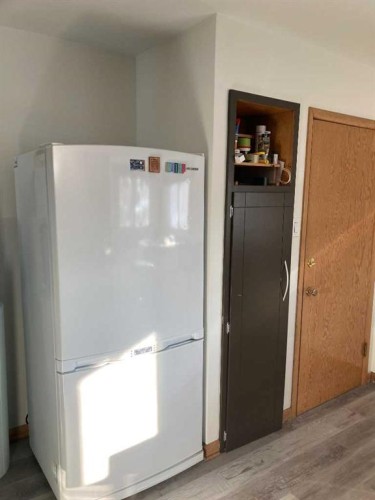 84 Waterloo Drive Sw, Calgary, AB - Indoor Photo Showing Other Room