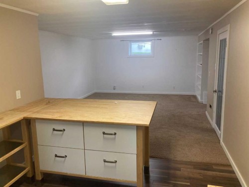 84 Waterloo Drive Sw, Calgary, AB - Indoor