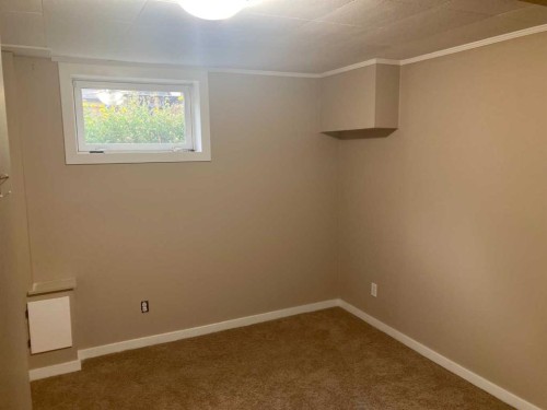 84 Waterloo Drive Sw, Calgary, AB - Indoor Photo Showing Other Room