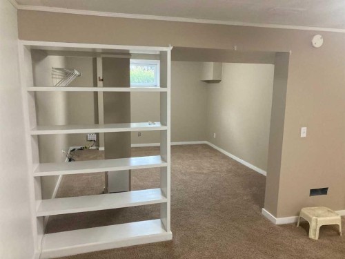 84 Waterloo Drive Sw, Calgary, AB - Indoor Photo Showing Other Room