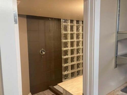 84 Waterloo Drive Sw, Calgary, AB - Indoor