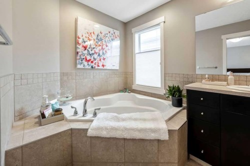 78 Ypres Green Sw, Calgary, AB - Indoor Photo Showing Bathroom