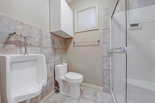 169 Cove Road, Chestermere, AB - Indoor Photo Showing Bathroom
