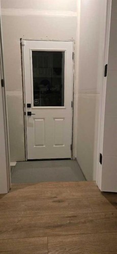 862 Wolf Willow Boulevard Se, Calgary, AB - Indoor Photo Showing Other Room