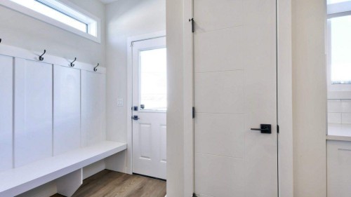 862 Wolf Willow Boulevard Se, Calgary, AB - Indoor Photo Showing Other Room