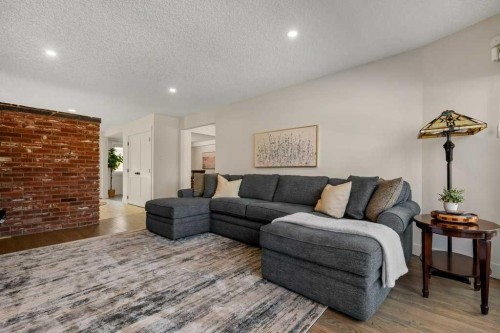 456 Wilderness Drive Se, Calgary, AB - Indoor Photo Showing Living Room