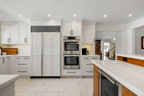 456 Wilderness Drive Se, Calgary, AB - Indoor Photo Showing Kitchen With Upgraded Kitchen