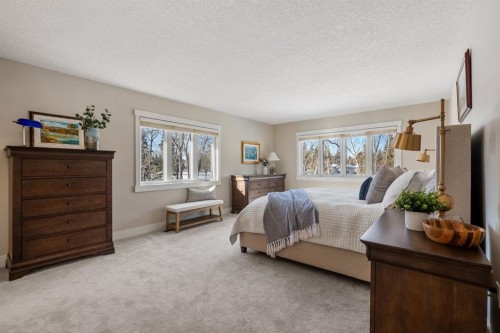 456 Wilderness Drive Se, Calgary, AB - Indoor Photo Showing Bedroom