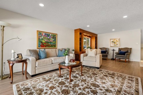 456 Wilderness Drive Se, Calgary, AB - Indoor Photo Showing Living Room