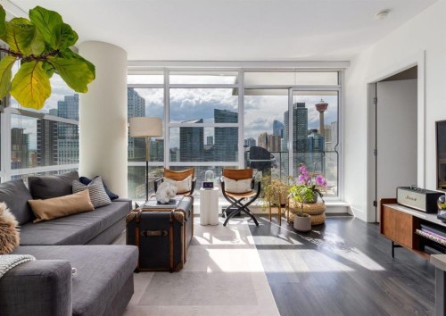 1607-1122 3 Street Se, Calgary, AB - Indoor Photo Showing Living Room
