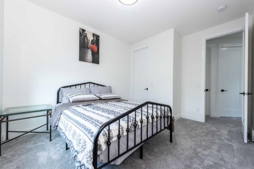 31 Harvard Street Nw, Calgary, AB - Indoor Photo Showing Bedroom