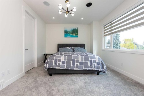 31 Harvard Street Nw, Calgary, AB - Indoor Photo Showing Bedroom