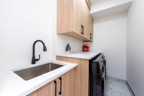 31 Harvard Street Nw, Calgary, AB - Indoor Photo Showing Laundry Room