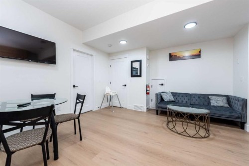 31 Harvard Street Nw, Calgary, AB - Indoor