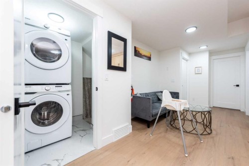 31 Harvard Street Nw, Calgary, AB - Indoor Photo Showing Laundry Room