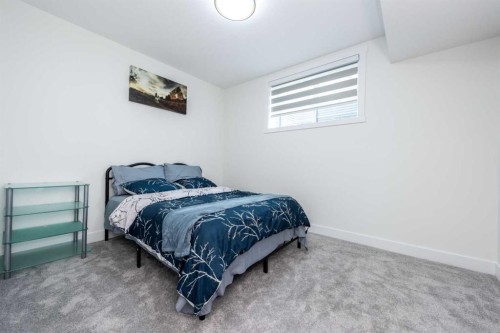 31 Harvard Street Nw, Calgary, AB - Indoor Photo Showing Bedroom