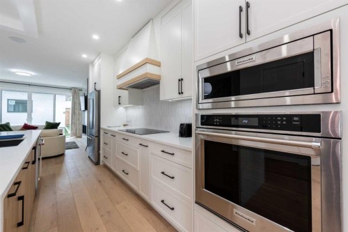 31 Harvard Street Nw, Calgary, AB - Indoor Photo Showing Kitchen With Stainless Steel Kitchen With Upgraded Kitchen