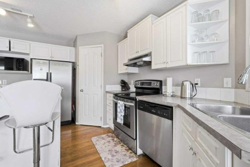 75 Somerset Manor Sw, Calgary, AB - Indoor Photo Showing Kitchen With Double Sink