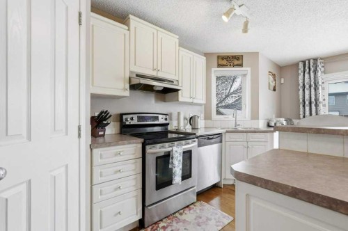 75 Somerset Manor Sw, Calgary, AB - Indoor Photo Showing Kitchen