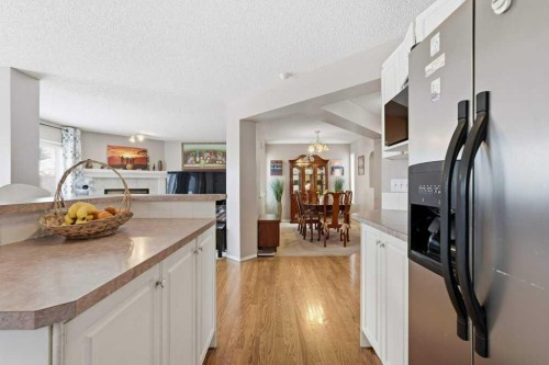 75 Somerset Manor Sw, Calgary, AB - Indoor Photo Showing Kitchen