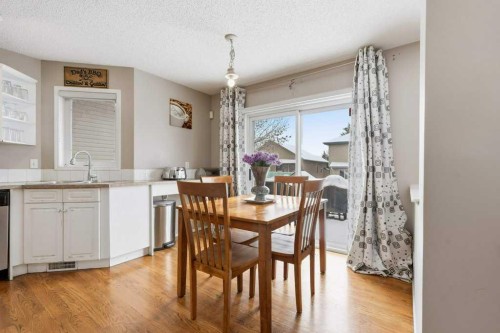 75 Somerset Manor Sw, Calgary, AB - Indoor Photo Showing Dining Room