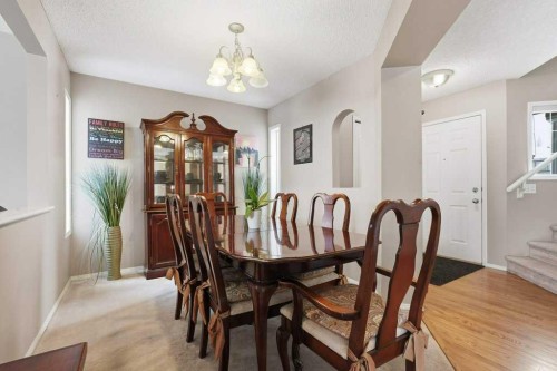 75 Somerset Manor Sw, Calgary, AB - Indoor Photo Showing Dining Room