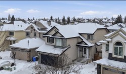 75 Somerset Manor SW Calgary, AB T2Y 3V7