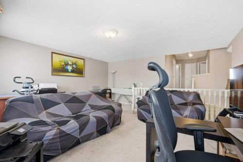 75 Somerset Manor Sw, Calgary, AB - Indoor Photo Showing Bedroom