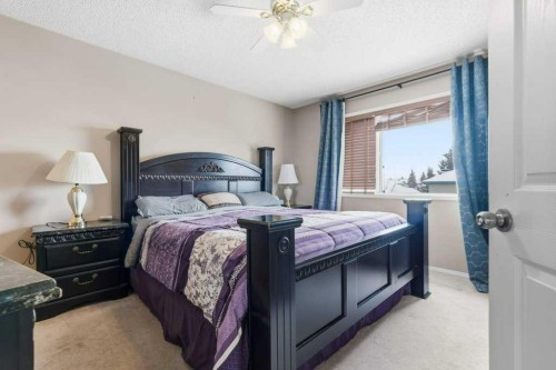 75 Somerset Manor Sw, Calgary, AB - Indoor Photo Showing Bedroom