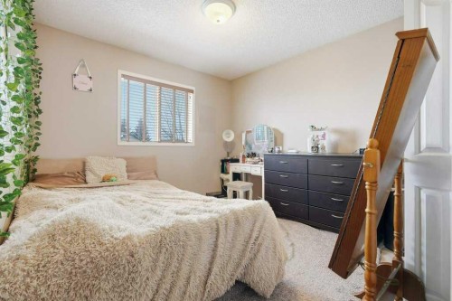 75 Somerset Manor Sw, Calgary, AB - Indoor Photo Showing Bedroom