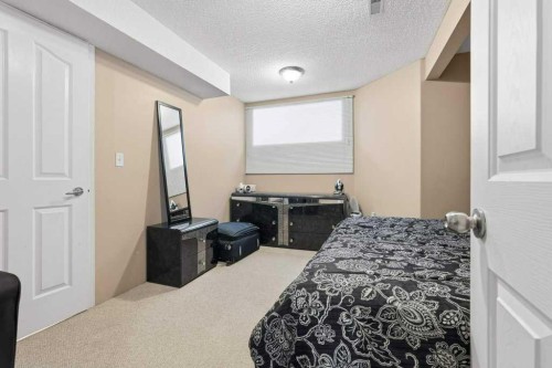 75 Somerset Manor Sw, Calgary, AB - Indoor Photo Showing Bedroom