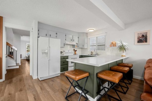 55 Coach Gate Way Sw, Calgary, AB - Indoor Photo Showing Kitchen