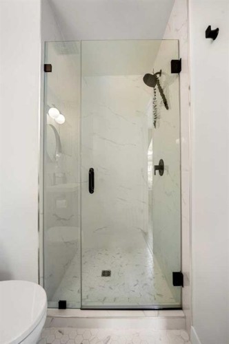 55 Coach Gate Way Sw, Calgary, AB - Indoor Photo Showing Bathroom