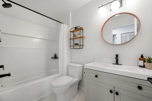 55 Coach Gate Way Sw, Calgary, AB - Indoor Photo Showing Bathroom