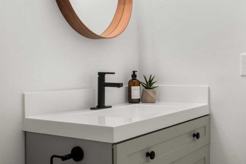 55 Coach Gate Way Sw, Calgary, AB - Indoor Photo Showing Bathroom