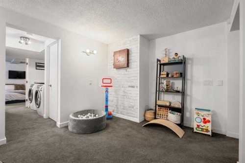 55 Coach Gate Way Sw, Calgary, AB - Indoor