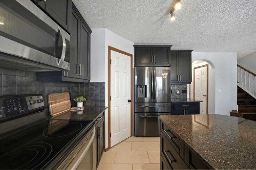 263 Coral Keys Drive Ne, Calgary, AB - Indoor Photo Showing Kitchen With Stainless Steel Kitchen With Upgraded Kitchen