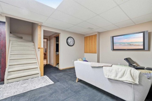 263 Coral Keys Drive Ne, Calgary, AB - Indoor Photo Showing Other Room